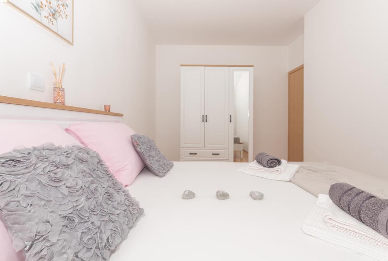 Deluxe 3 Bedroom Apartment With Sea View Baška Voda Exterior foto